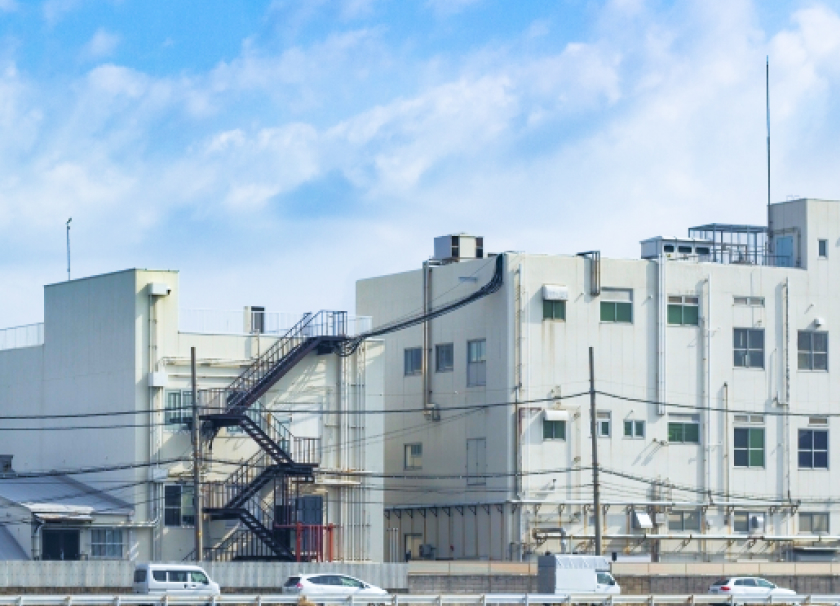 画像：道路沿いのビル